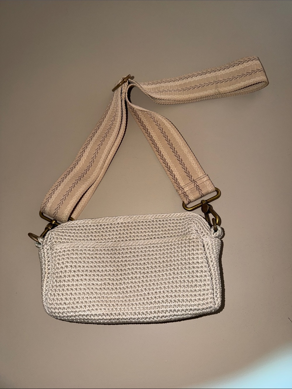 The Sak Cora smartphone Crossbody